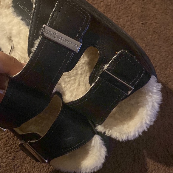 Alexander McQueen shearling slide sandals. - Picture 9 of 14